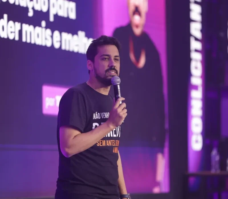⭐ Quando uma autoridade em vendas sobe ao palco, o plateia fica atenta — e foi exatamente isso (2)